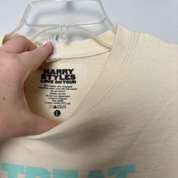 Harry Styles Love On Tour Treat People With Kindness Crewneck Pullover - Picture 2 of 7